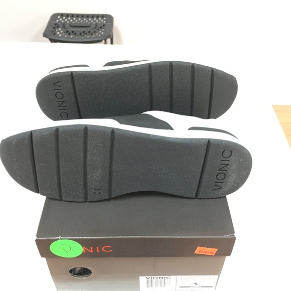 Vionic-Codie- White/Black - Picture 6 of 6